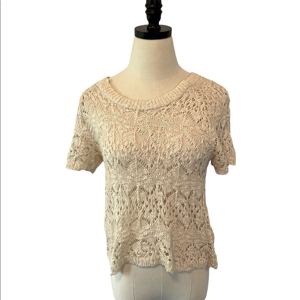 Cream crochet lace pattern top